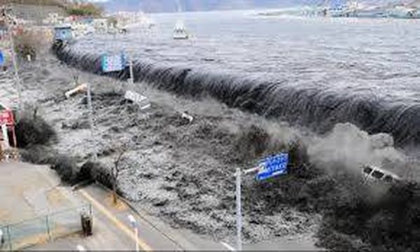 سكان المدن الساحلية في اليابان تركوا منزلهم وهربوا الى المرتفعات