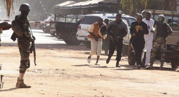 مقتل وإصابة 10 عسكريين في مالي بكمين نصبه مسلحون لقافلة وسط البلاد