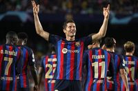 هل يغادر ليفاندوفسكي برشلونة؟