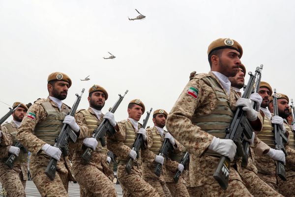 الجيش الإيراني: على الولايات المتحدة تحمّل التكاليف والخروج من المنطقة
