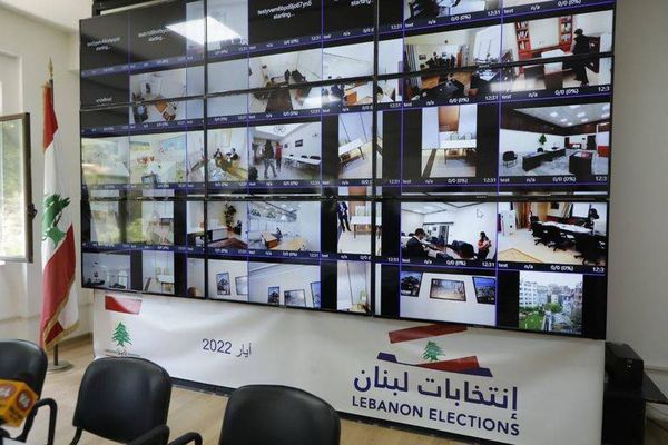 بالصورة - عملية المراقبة للانتخابات النيابية في وزارة الخارجية إنقطعت.. والسبب؟