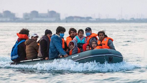 482 مهاجراً عبروا المانش الى بريطانيا