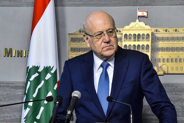 ما هي القطبة المخفية التي دفعت بالسراي إلى تبنيها الكامل لموقف حارة حريك؟