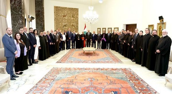 الرئيس جوزاف عون امام بطريرك الأرمن الكاثوليك مع وفد من الطائفة: الدولة تحمي الجميع، فاللبنانيون تعبوا من الدويلات والمؤسسات الرديفة والخيارات التي اتخذناها لمصلحة الشعب اللبناني الذي تعب من الحرب، ولا رجاء له إلا في قيام الدولة القوية والقادرة.