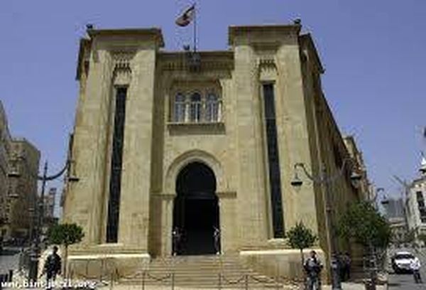 بدء توافد النواب الى المجلس النيابي للمشاركة في الجلسة التي دعا اليها بري لانتخاب رئيس للجمهورية