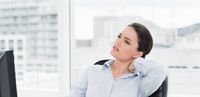 تمارين يمكن ممارستها على مكتبك لتقوية العمود الفقري