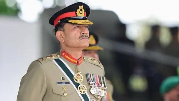 قائد الجيش الباكستاني في طهران لنقل رسالة أميركية