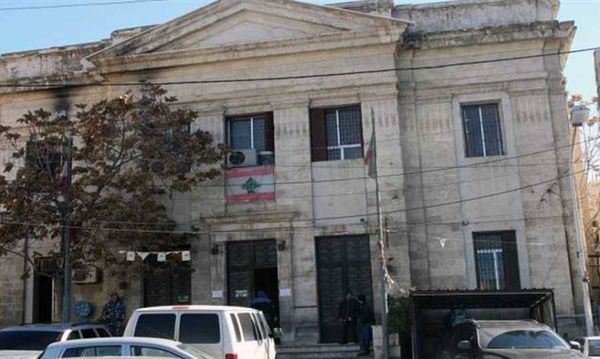 وقفة للأساتذة المتعاقدين أمام سرايا الهرمل