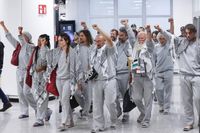 3 طائرات تنقل محتجزي أسطول الصمود إلى تركيا
