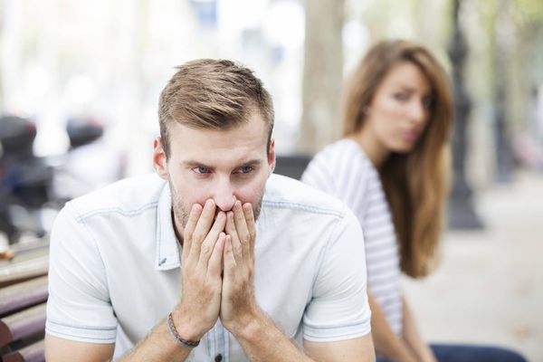 علامات تدلّ على أنكِ في علاقة منتهية !!