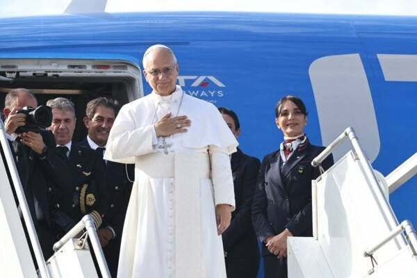 وداع الحبر الأعظم في مطار رفيق الحريري الدولي