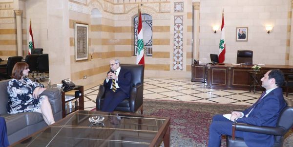 سلام بحث مع ماكولم في مشاريع تمولها كندا
والتقى سفير البرازيل ووفد جامعة بيروت العربية