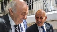 لودريان يلتقي جنبلاط في السفارة الفرنسية