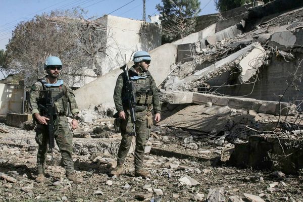 عون الى اسبانيا وهيكل يحمل الى واشنطن ملفات الجيش بعد «جنوبي الليطاني»

وزير الخارجية الفرنسي في بيروت الاسبوع المقبل والملف الابرز مؤتمر باريس

حسم الخيارات للانتخابات النيابية على النار في شباط بعد دعوة الهيئات الناخبة