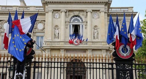 الخارجية الفرنسية: نبحث كيفية تجنب حدوث فراغ أمني في جنوب لبنان، وكيفية مساعدة الحكومة اللبنانية ونزع سلاح حزب الله.