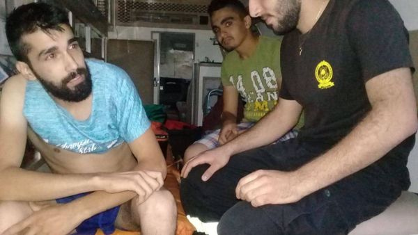 انقاد احد الشابين الغريقين في جبيل والبحث جار عن الثاني