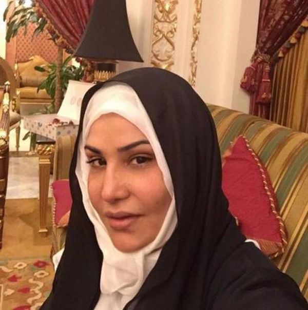 بالصور- بعد البلبلة التي أثارتها ..أحلام ترتدي الحجاب!!