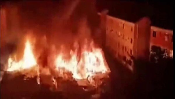 حريق ضخم يدمّر أكثر من 250 كوخ في ريو دي جانيرو