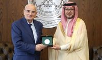 البخاري زار منسى مودعاً: ملتزمون بالوقوف إلى جانب لبنان وشعبه ومؤسساته