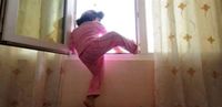 ابنة السنتين سقطت من على شرفة منزل ذويها!
