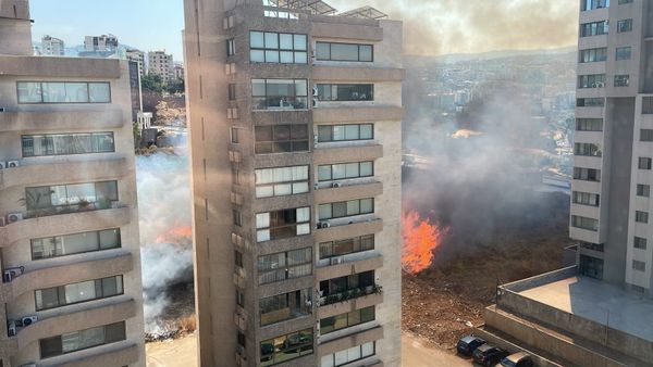 حريق كبير في سن الفيل بالقرب من المباني