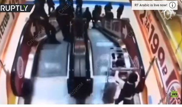 بالفيديو: طفل يلقي بأخيه إلى الهاوية فما هو مصيره؟