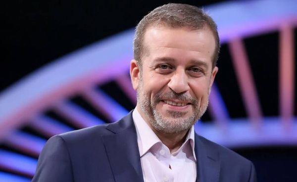 بالصور- تعرفوا على ابن شريف منير.. لن تصدقوا الشبه!