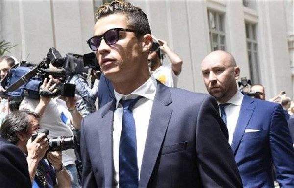 مدرب البرتغال: ما يحدث مع رونالدو شىء غريب!