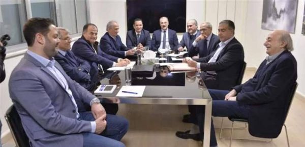 خلط أوراق رئاسياً... وجنبلاط يراقب داخلياً وخارجياً
