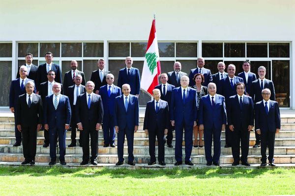 نصرالله يكشف «خارطة طريق» المحروقات الايرانية واسرائيل تقرّ بالهزيمة
«صمت» الرياض يقلق ميقاتي ورهان على القاهرة لكسر الحصار الخليجي
ملامح صفقة مالية مع باريس: «عين» ماكرون على إعادة إعمار المرفأ؟
