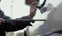 القبض على عصابة سرقة سيارات