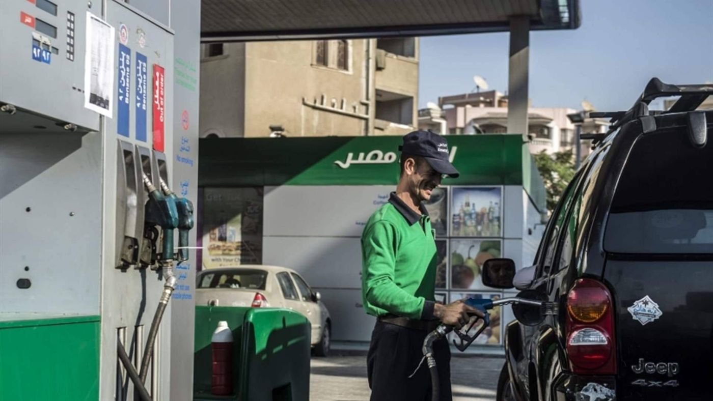 بسبب "تذبذب" سعر الصرف.. الحكومة المصرية ترفع أسعار المحروقات