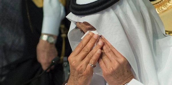 بالصور- لماذا بكى الملك سلمان؟