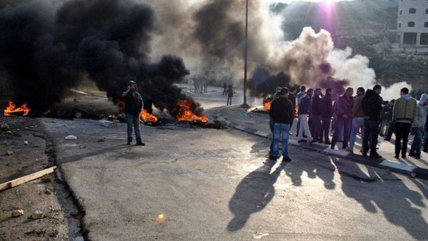 إصابات واعتقالات في محيط منزل تحاصره قوات الاحتلال في بيرزيت