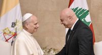 البابا يساند الرئيس عون: 