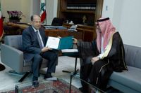 الرئيس عون استقبل رئيس البعثة الدبلوماسية السعودية في بيروت، الوزير المفوض وليد البخاري، الذي سلّم الرئيس دعوة من العاهل السعودي الملك سلمان بن عبد العزيز للمشاركة في القمة العربية المقرر انعقادها في الرياض بتاريخ 15 نيسان