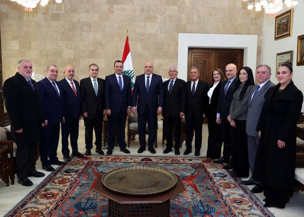 استقبل أعضاء السلك الديبلوماسي ورؤساء البعثات الدوليّة مُهنئين بالسنة الجديدة
عون: لبنان حقق خطوات إصلاحيّة... وإنجازات في حصر السلاح وبسط سلطة الدولة
السفير البابوي: لبنان يجب أن يبقى مشروع سلام وأرض تسامح وتعدديّة