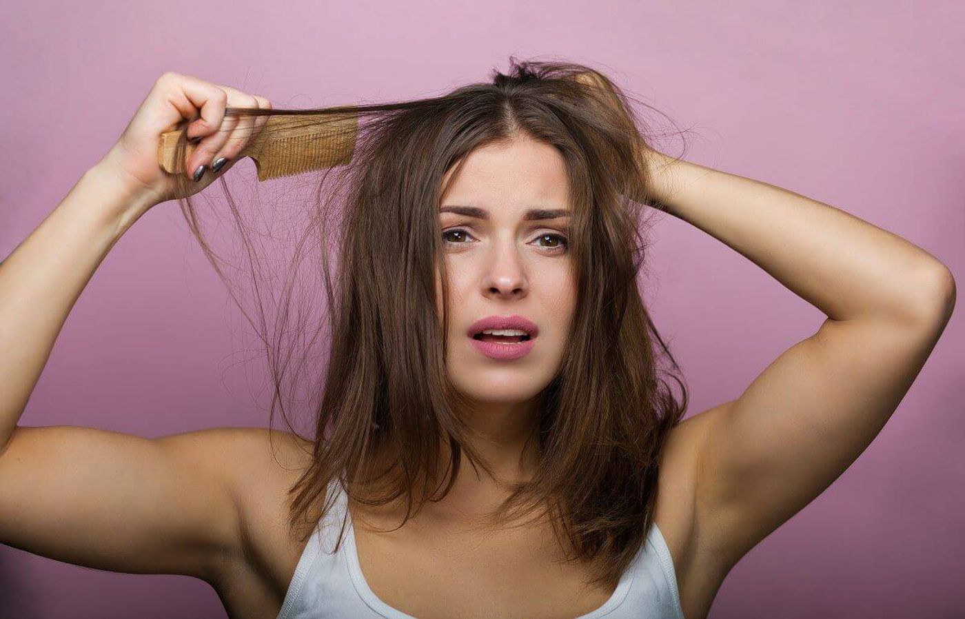 للوقاية من تشابك الشعر يجب ترطيبه بانتظام... إليكم حيل للتغلّب على هذه المشكلة بسهولة
