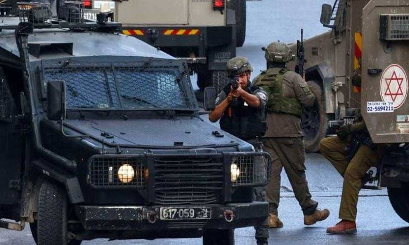 الاحتلال يهدم منازل ويغلق إذاعة ويعتقل 14 فلسطينياً