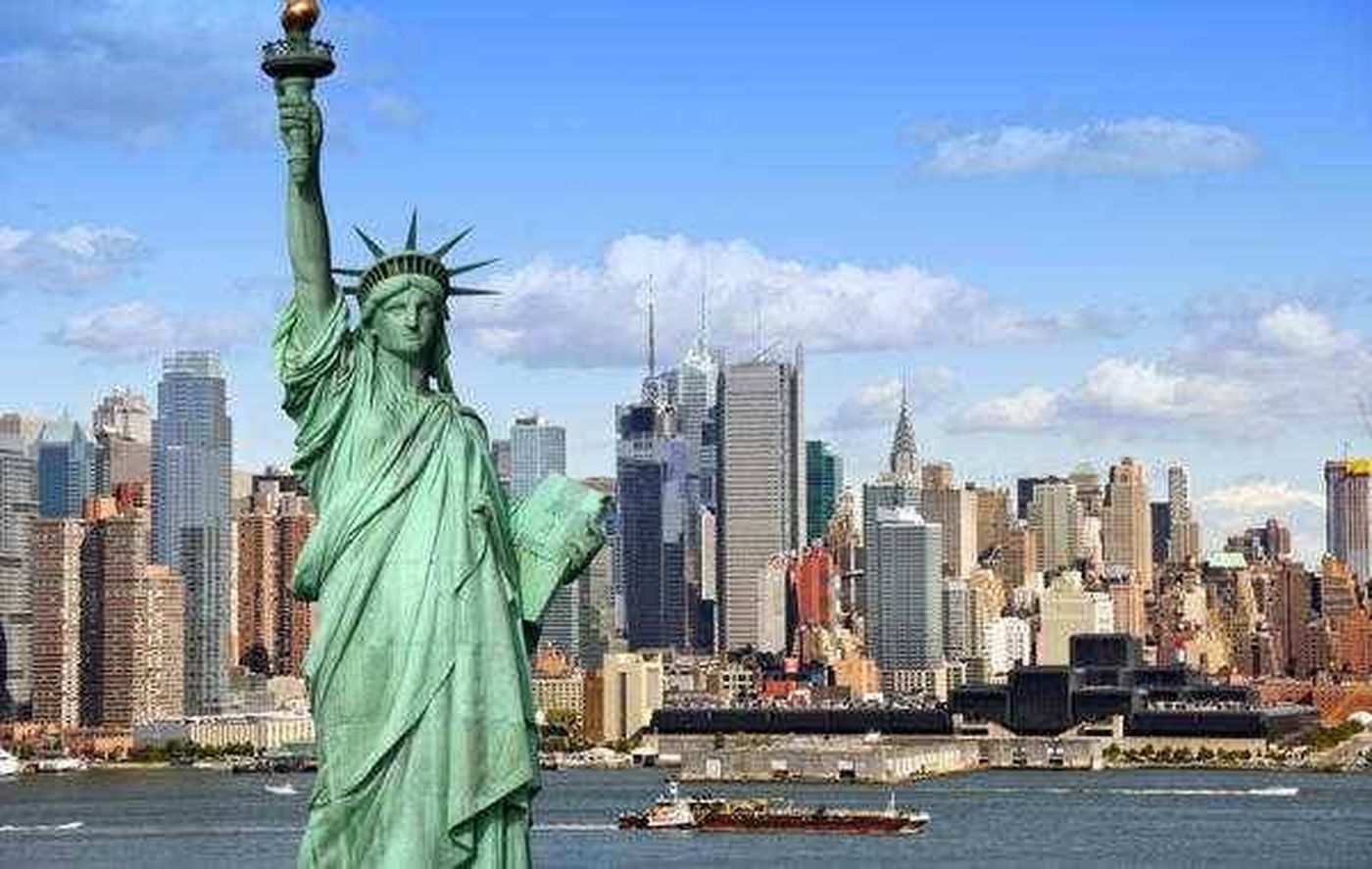 قاض أميركي يمنع نيويورك من حظر استخدام الأسلحة النارية في الكنائس