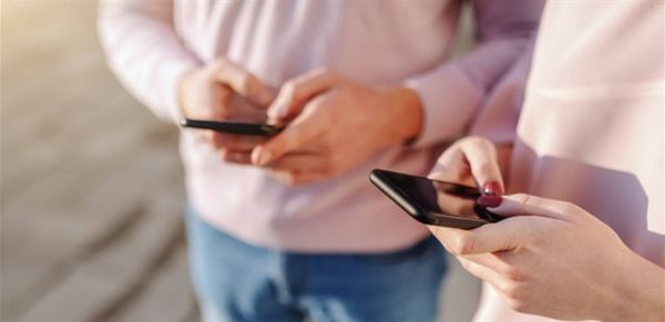 الهواتف الذكية والاكتئاب.. خبراء الصحة يشرحون العلاقة