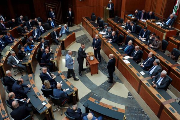 نواب سنّة بصدد طرح فكرة المرشح الثالث التوافقي