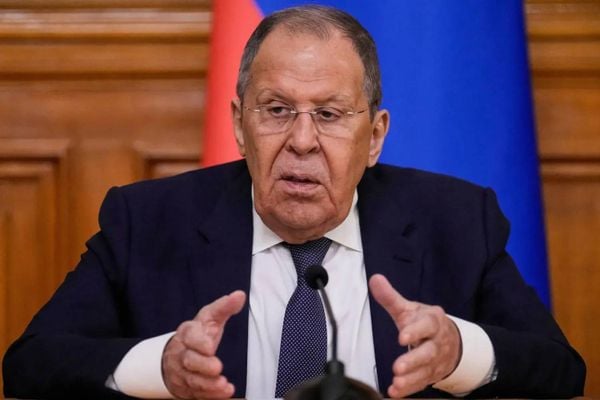 لافروف: روسيا منفتحة على مفاوضات السلام.. ولن توقف عملياتها خلالها