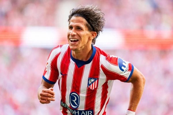 جوليانو سيميوني يخطف التعادل لأتلتيكو مدريد في الوقت القاتل