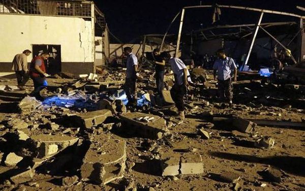 عشرات القتلى والجرحى بهجوم على مركز المهاجرين في ليبيا