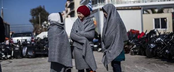مظاهرات بسترات النجاة والبطاطين في عدة مدن أوروبية تطالب بعبور آمن للاجئين
