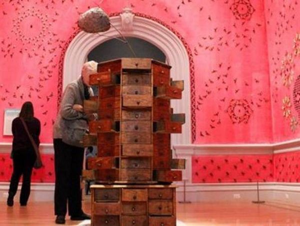 صور صادمة: لن تصدق بما زيّنت هذه المرأة غرفتها