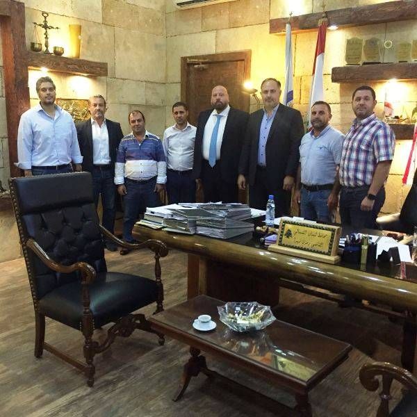 نهرا بحث مع اللجنة المركزية للوطني الحر في عودة النازحين السوريين