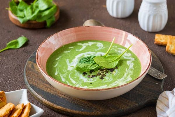 طريقة عمل شوربة السبانخ بالكريمة