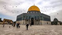 مستوطنون يقتحمون المسجد الأقصى ويؤدون طقوساً تلمودية بحماية شرطة الاحتلال